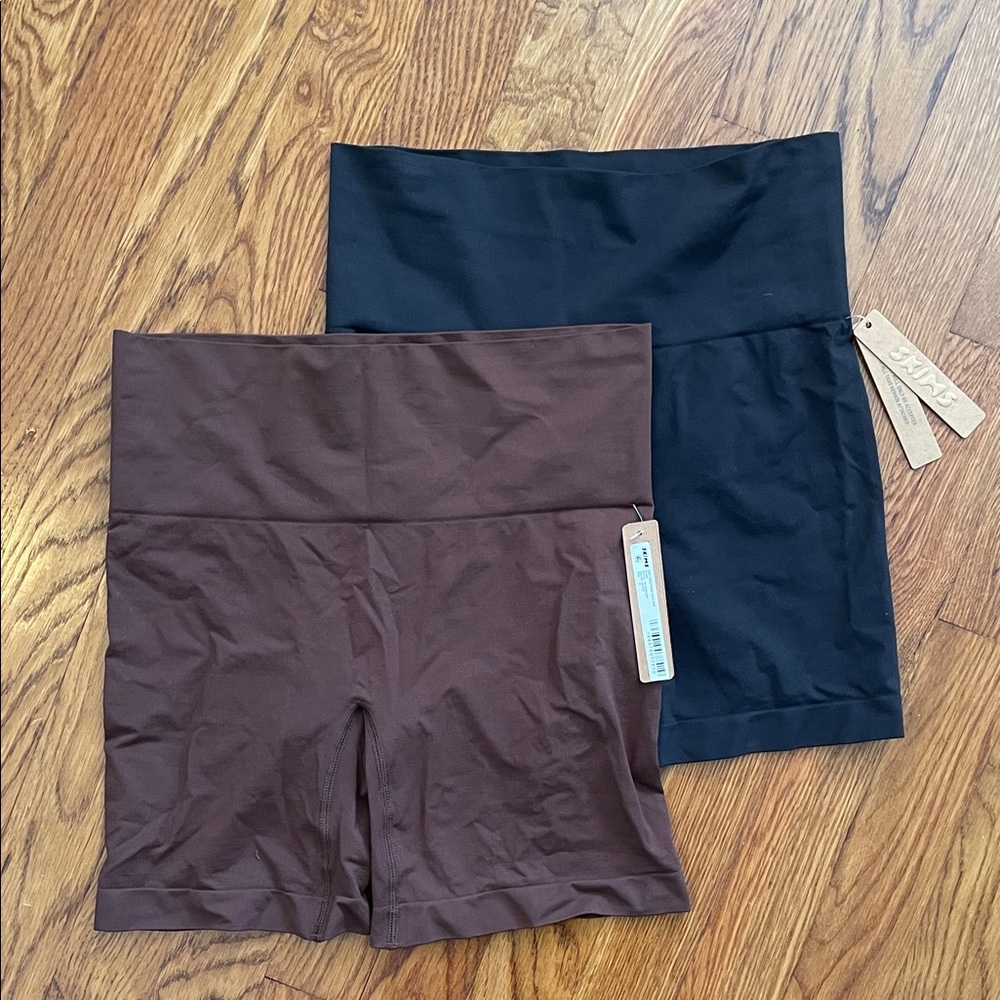 Skims Soft Smoothing Seamless Shorts Cocoa and Onyx/Eclipse